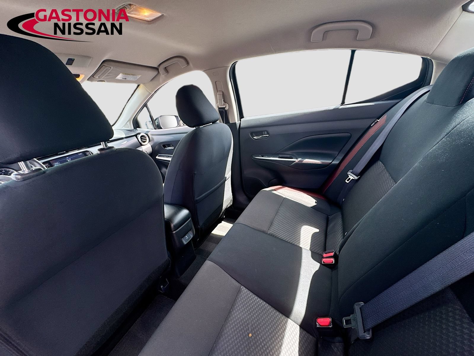 Used 2024 Nissan Versa SR FWD image 30