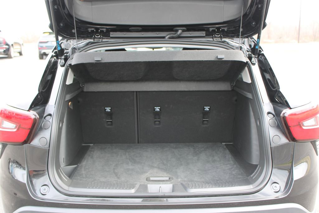 Used 2025 Chevrolet Trax LT w/ LT Convenience Package image 16
