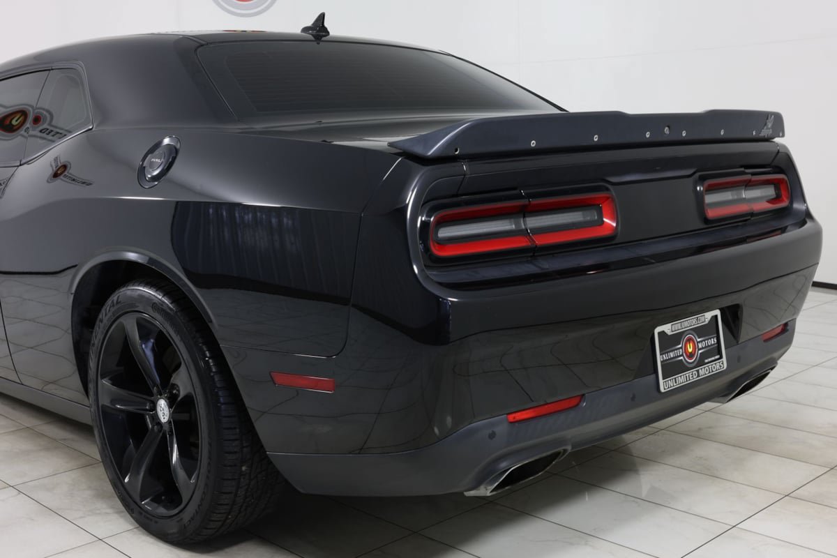Used 2015 Dodge Challenger R/T Scat Pack RWD image 41