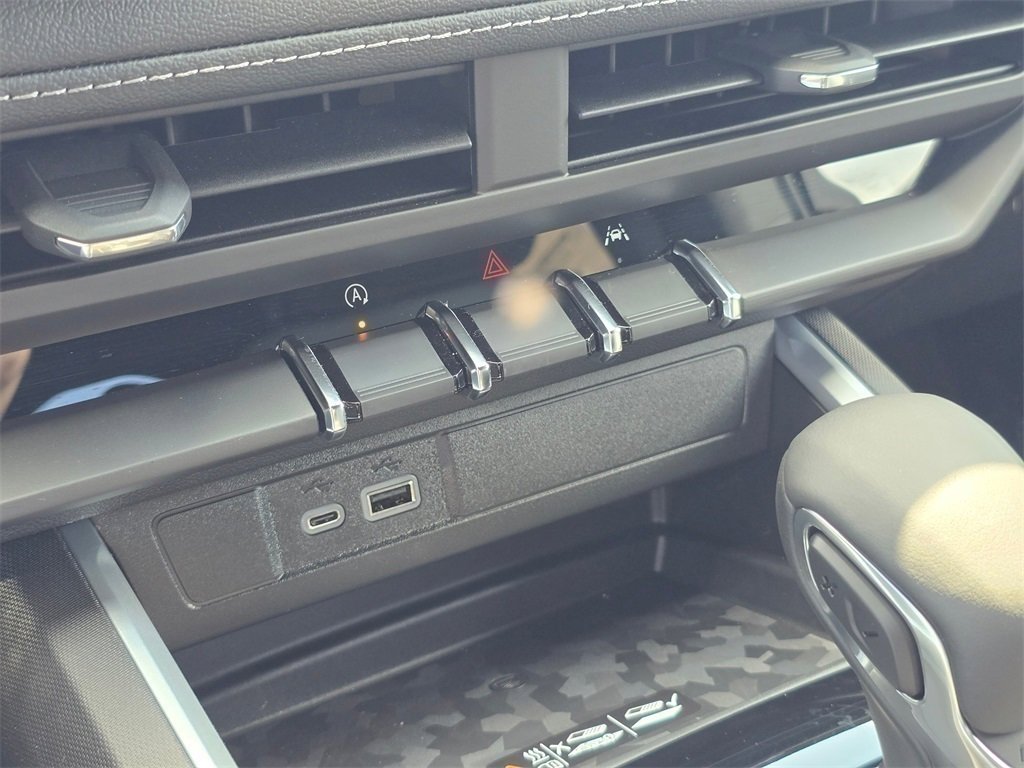 New 2025 Chevrolet Colorado LT w/ LT Convenience Package image 25