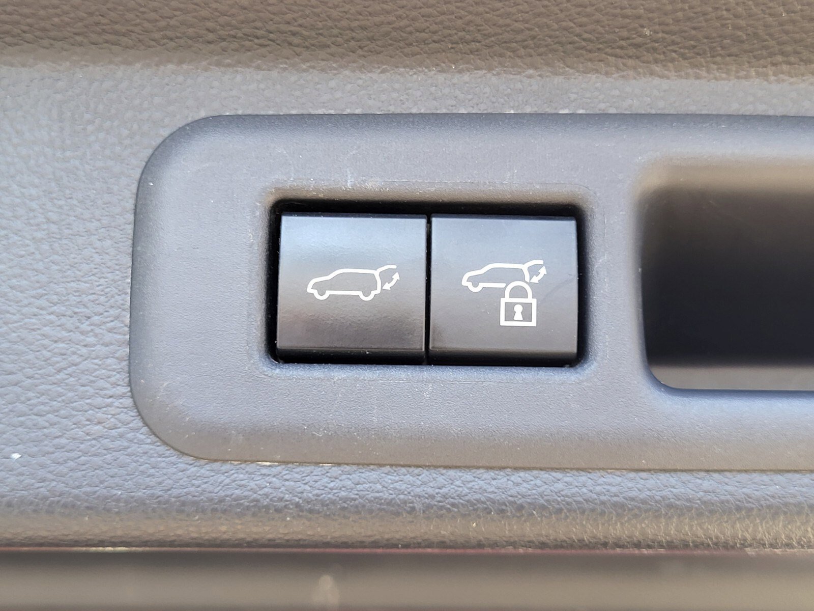 Used 2023 Toyota Sequoia SR5 w/ SR5 Premium Package RWD image 33