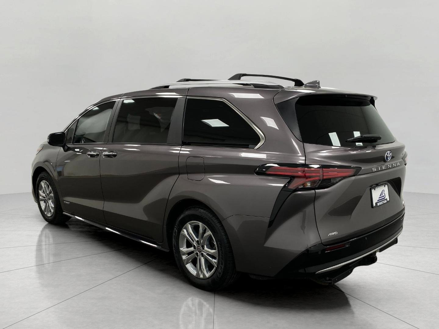 Used 2021 Toyota Sienna Platinum AWD/4WD image 9