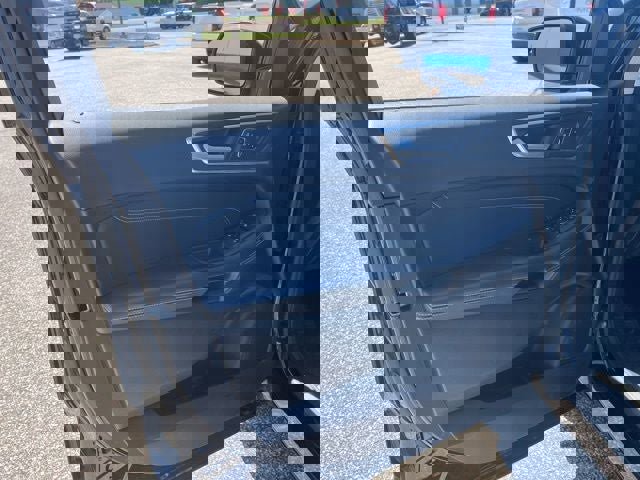 Used 2022 Ford Edge Titanium w/ Class II Trailer Tow Package AWD/4WD image 10