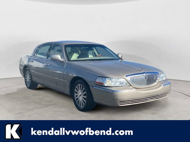 Used 2003 Lincoln Town Car Signature image 1