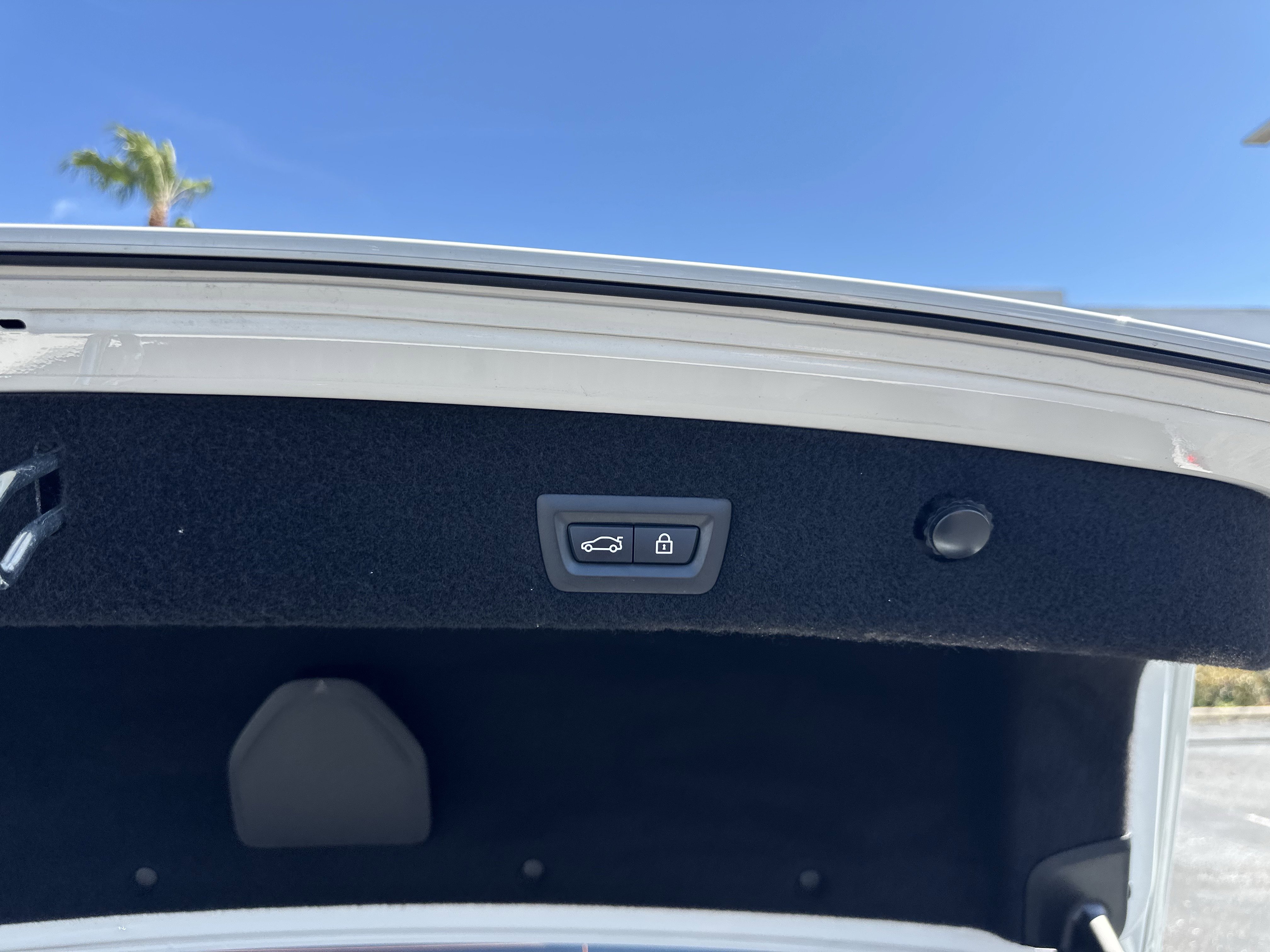 Used 2018 BMW 750i image 13