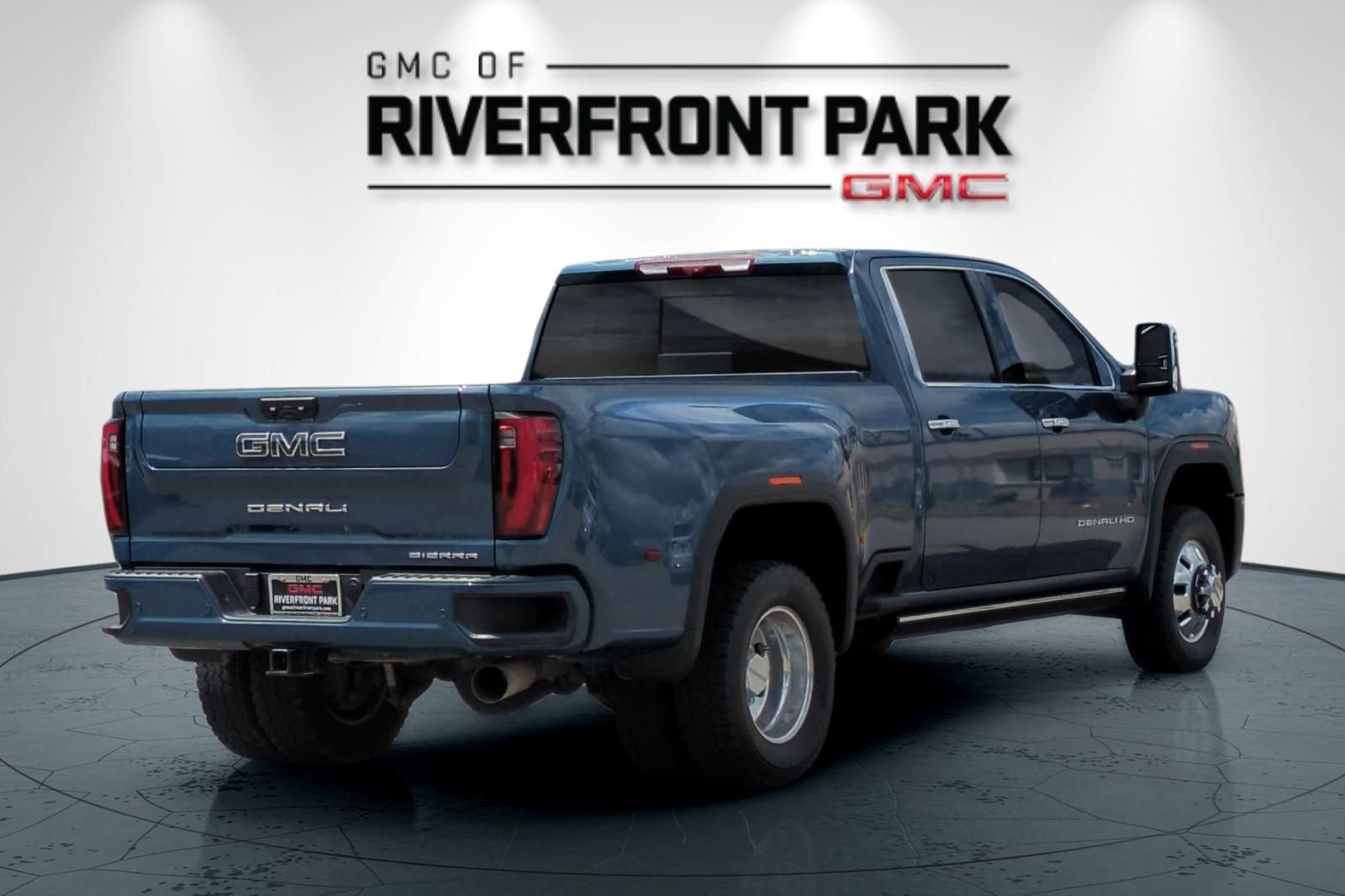 Used 2026 GMC Sierra 3500 Denali Ultimate AWD/4WD image 3