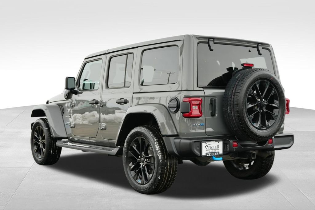 Used 2023 Jeep Wrangler Unlimited Sahara w/ Cold Weather Group image 3
