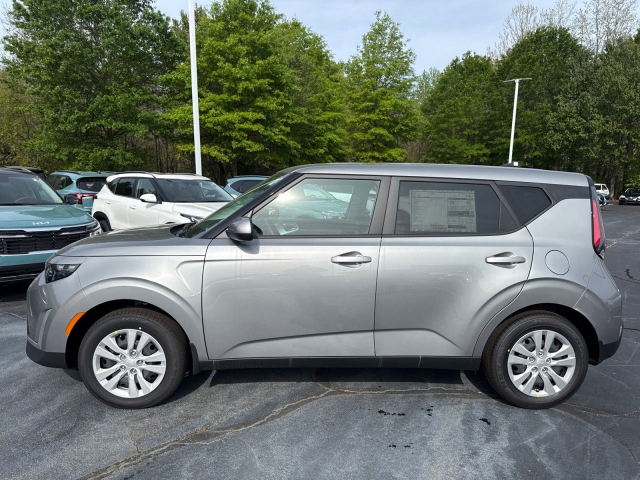 New 2025 Kia Soul LX FWD image 4