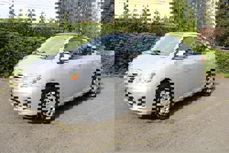 Used 2011 Toyota Corolla LE image 1