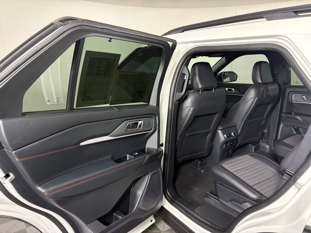 Certified 2025 Ford Explorer ST-Line w/ Premium Package image 28