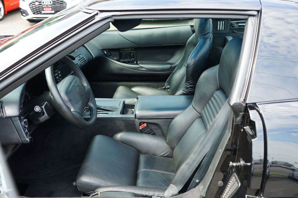 Used 1995 Chevrolet Corvette Coupe image 11