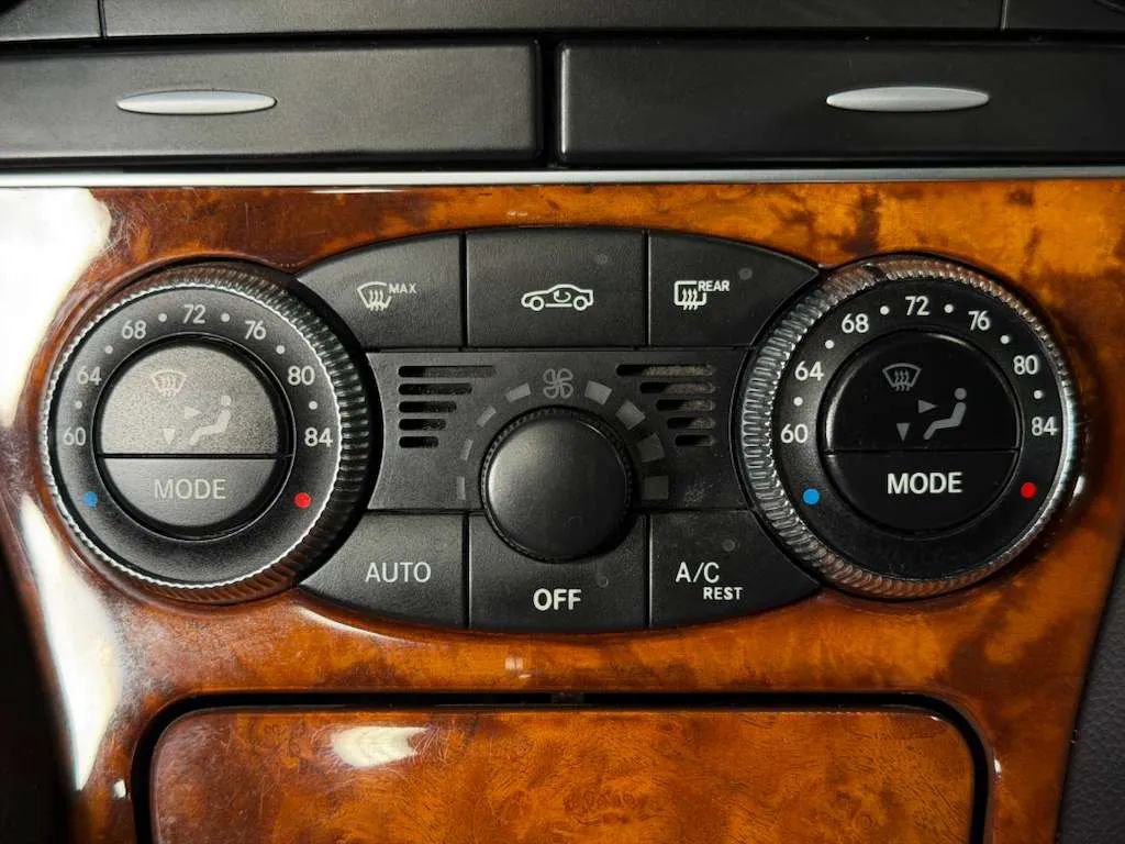 Used 2011 Mercedes-Benz SL 550 w/ Premium I Pkg image 29