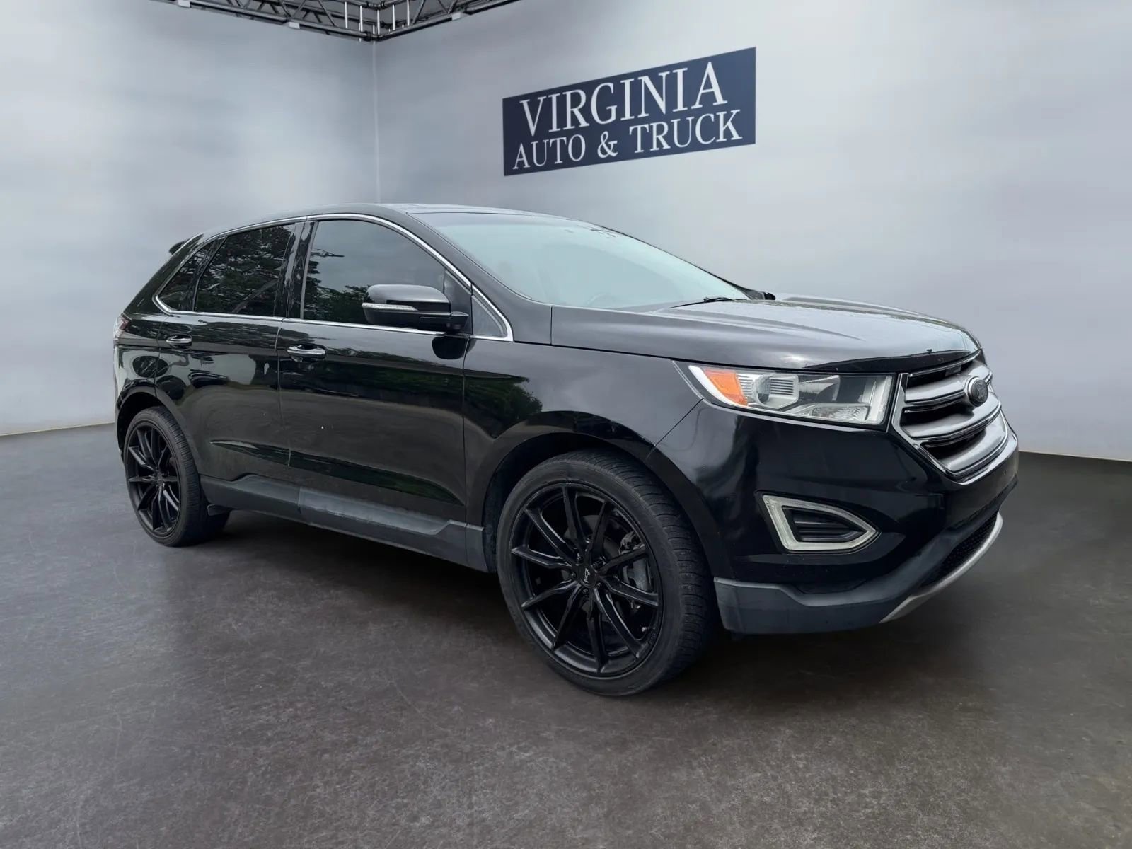 Used 2016 Ford Edge Titanium FWD image 2