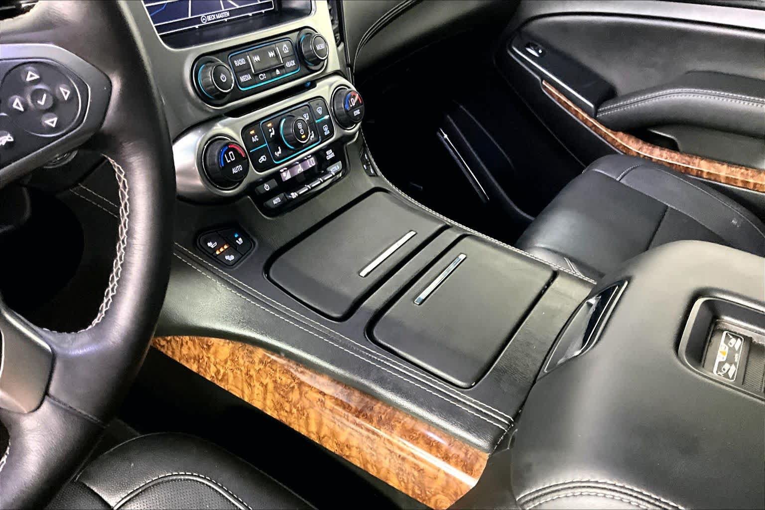 Used 2017 Chevrolet Suburban Premier AWD/4WD image 15