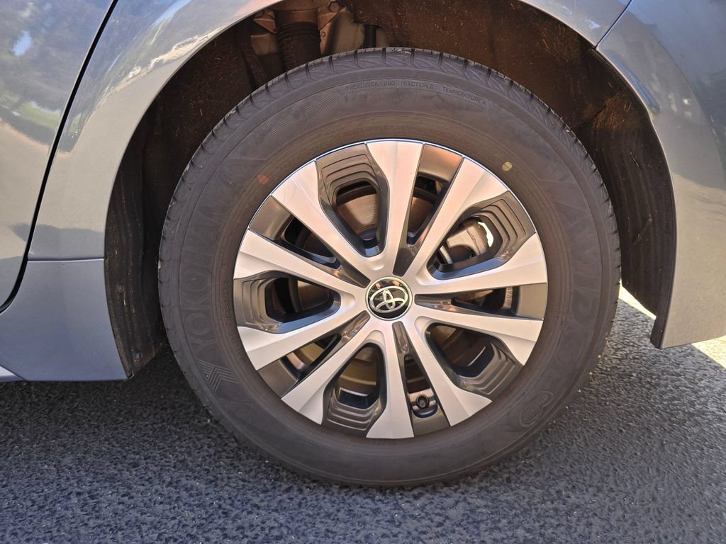 Used 2022 Toyota Corolla LE w/ Premium Interior Package FWD image 6
