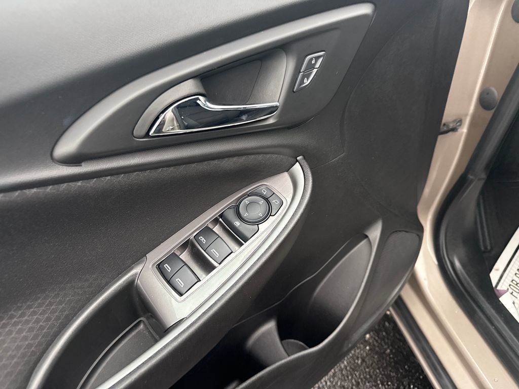 Used 2025 Chevrolet Malibu LT image 25