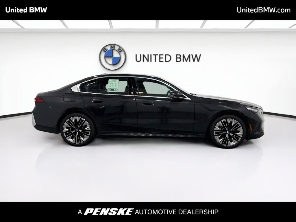 Certified 2026 BMW 530i RWD image 4