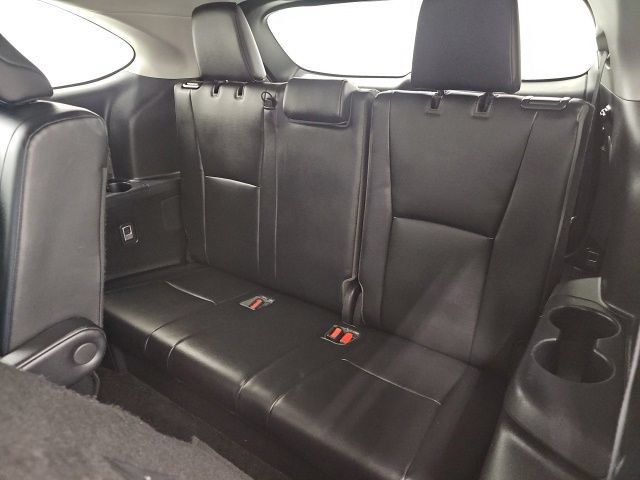 Used 2023 Toyota Highlander XLE AWD/4WD image 29