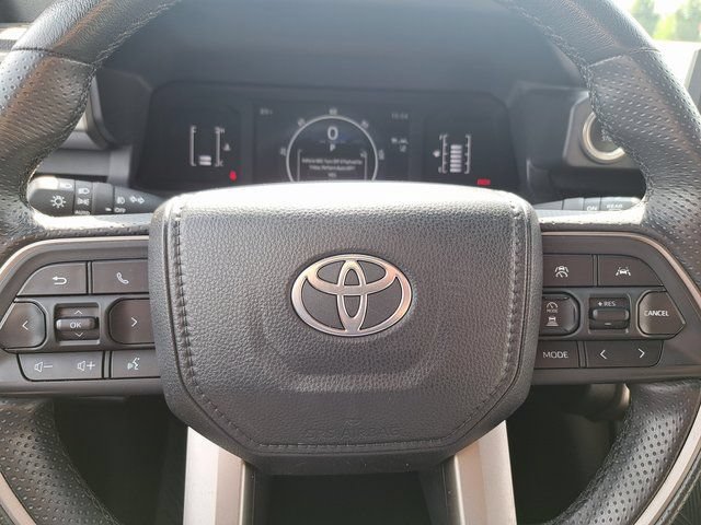 Used 2025 Toyota 4Runner SR5 AWD/4WD image 15