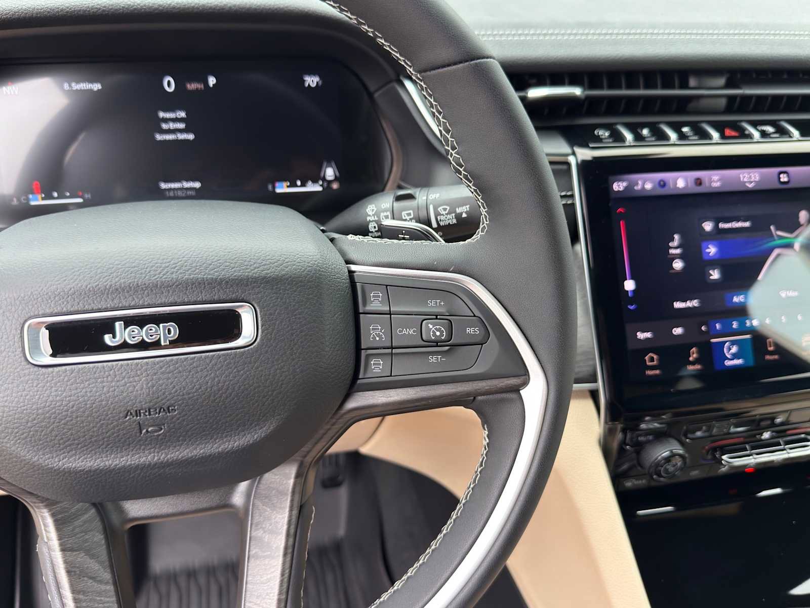 Used 2024 Jeep Grand Cherokee Limited AWD/4WD image 15