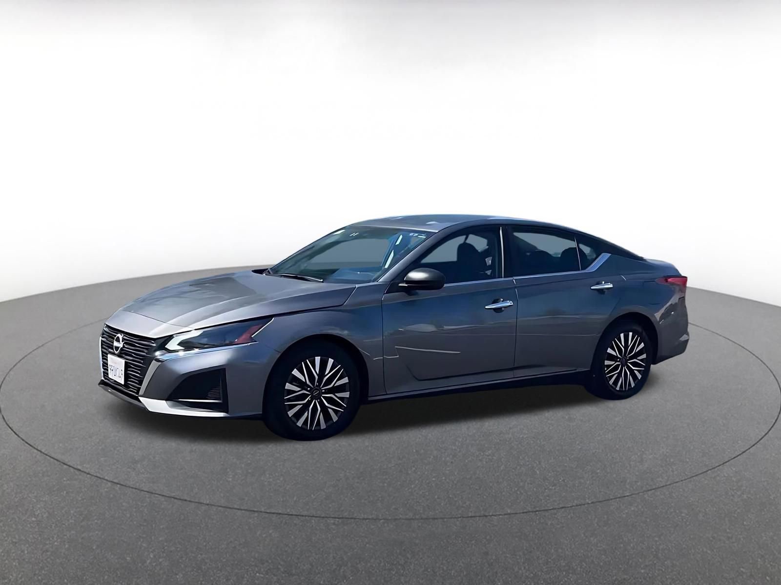 Used 2025 Nissan Altima 2.5 SV FWD image 8