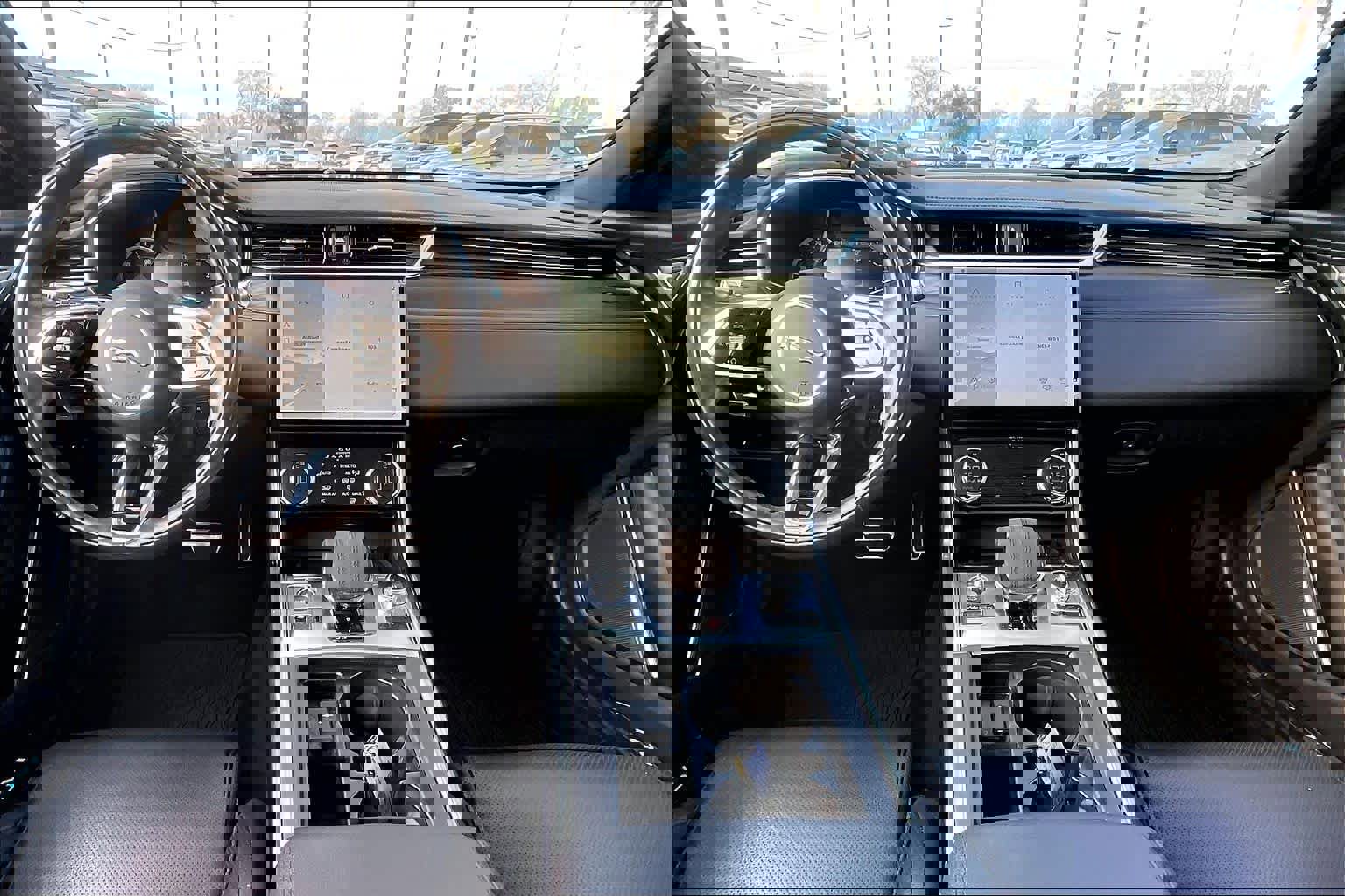 Used 2022 Jaguar XF SE image 17