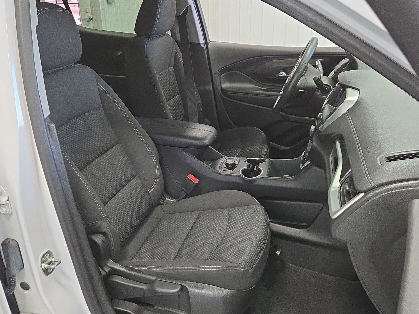 Used 2024 GMC Terrain SLE image 26