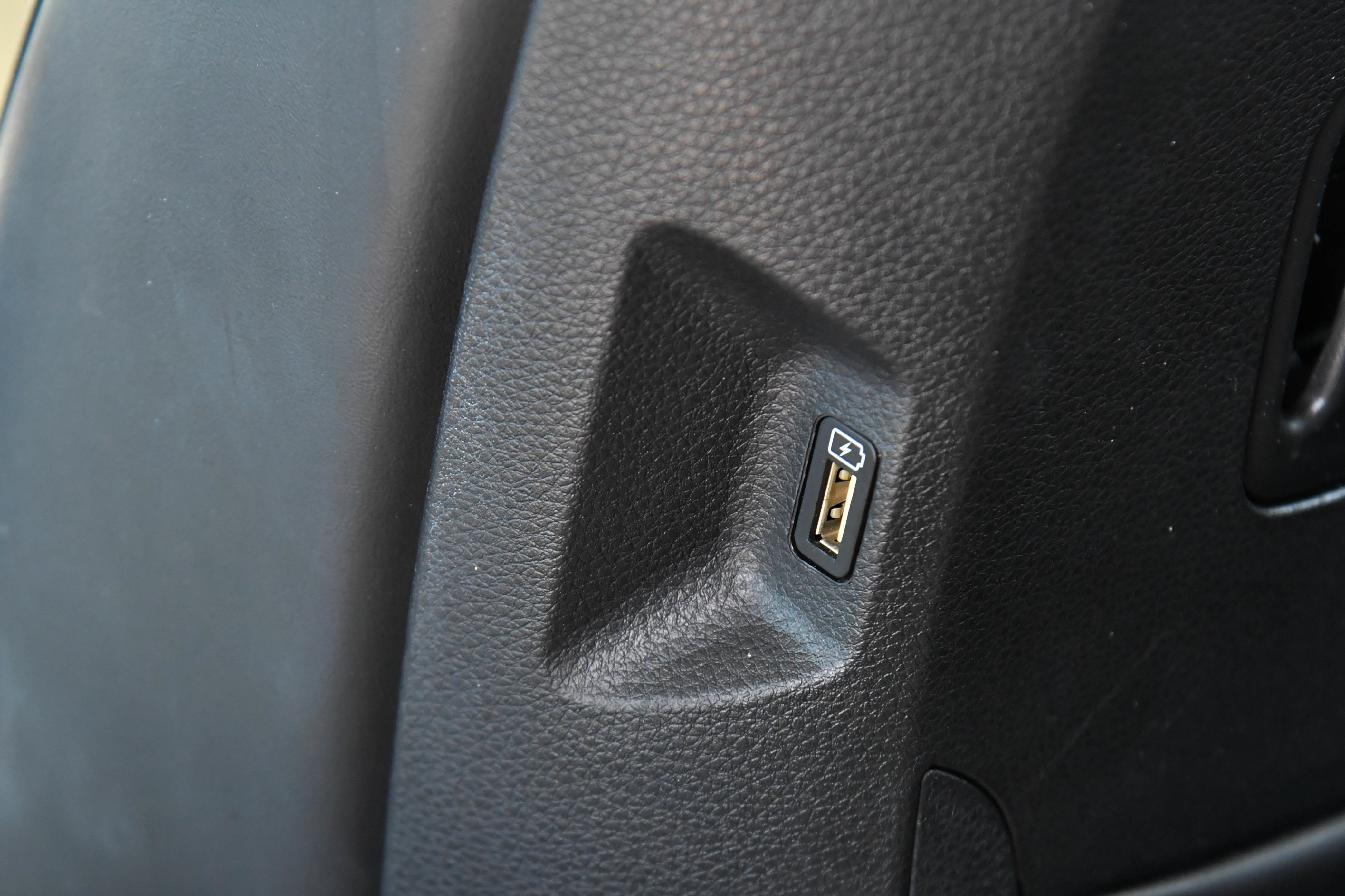 Used 2023 Kia Carnival LX FWD image 41