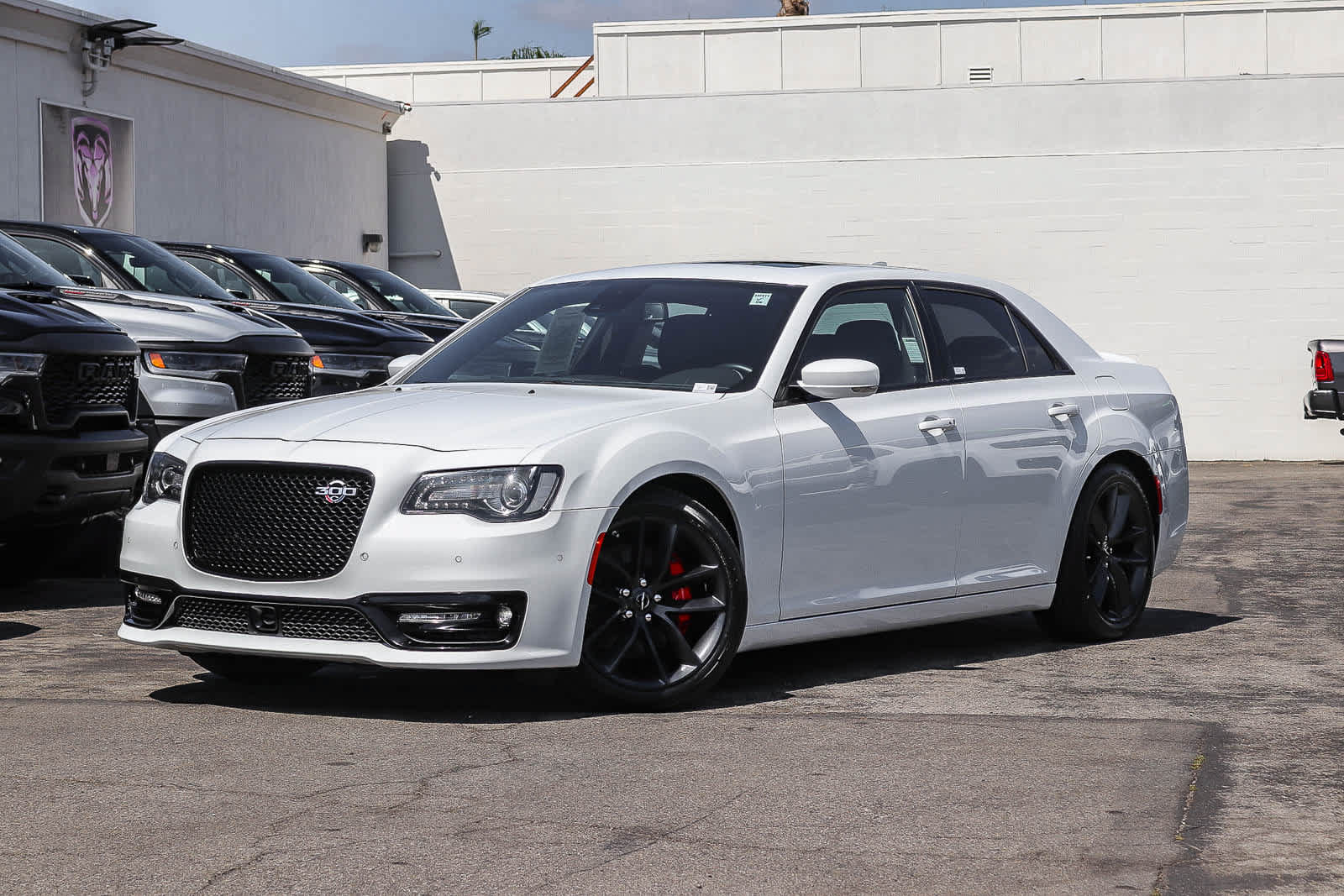 Used 2023 Chrysler 300 C RWD image 1