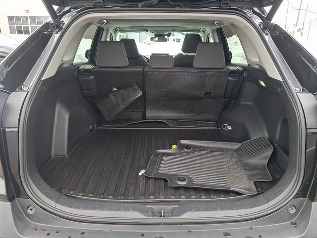Used 2023 Toyota RAV4 XLE w/ Convenience Package image 28