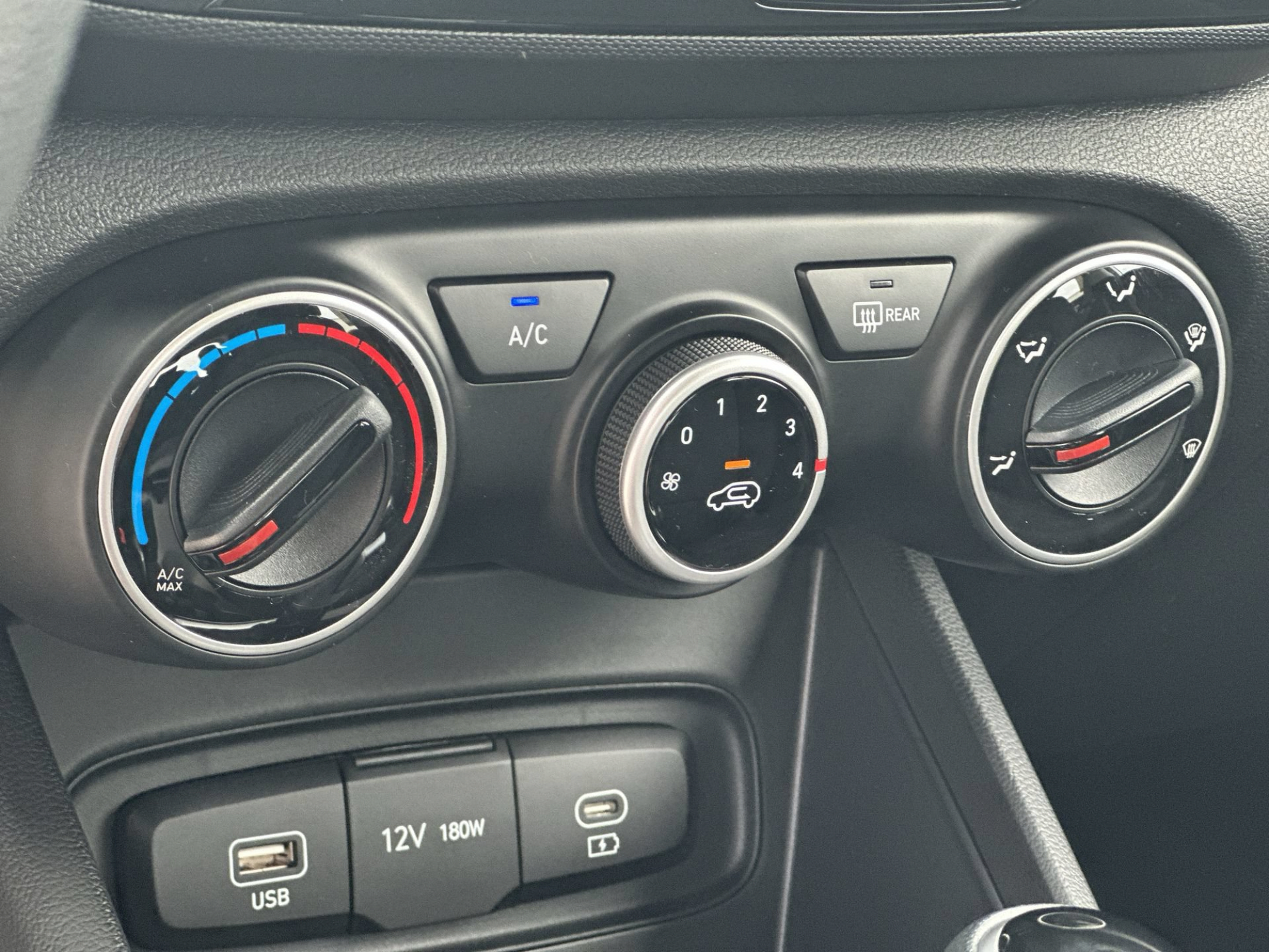 New 2026 Hyundai Venue SE FWD image 17
