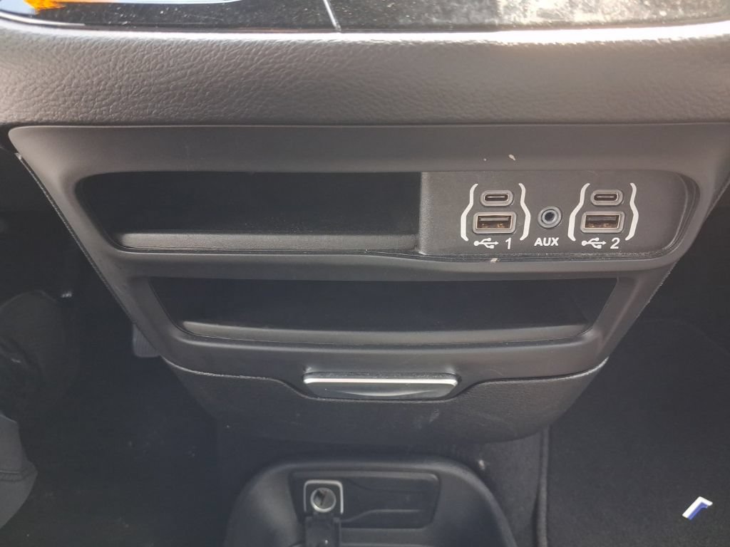 Used 2025 Chrysler Pacifica Select FWD image 26