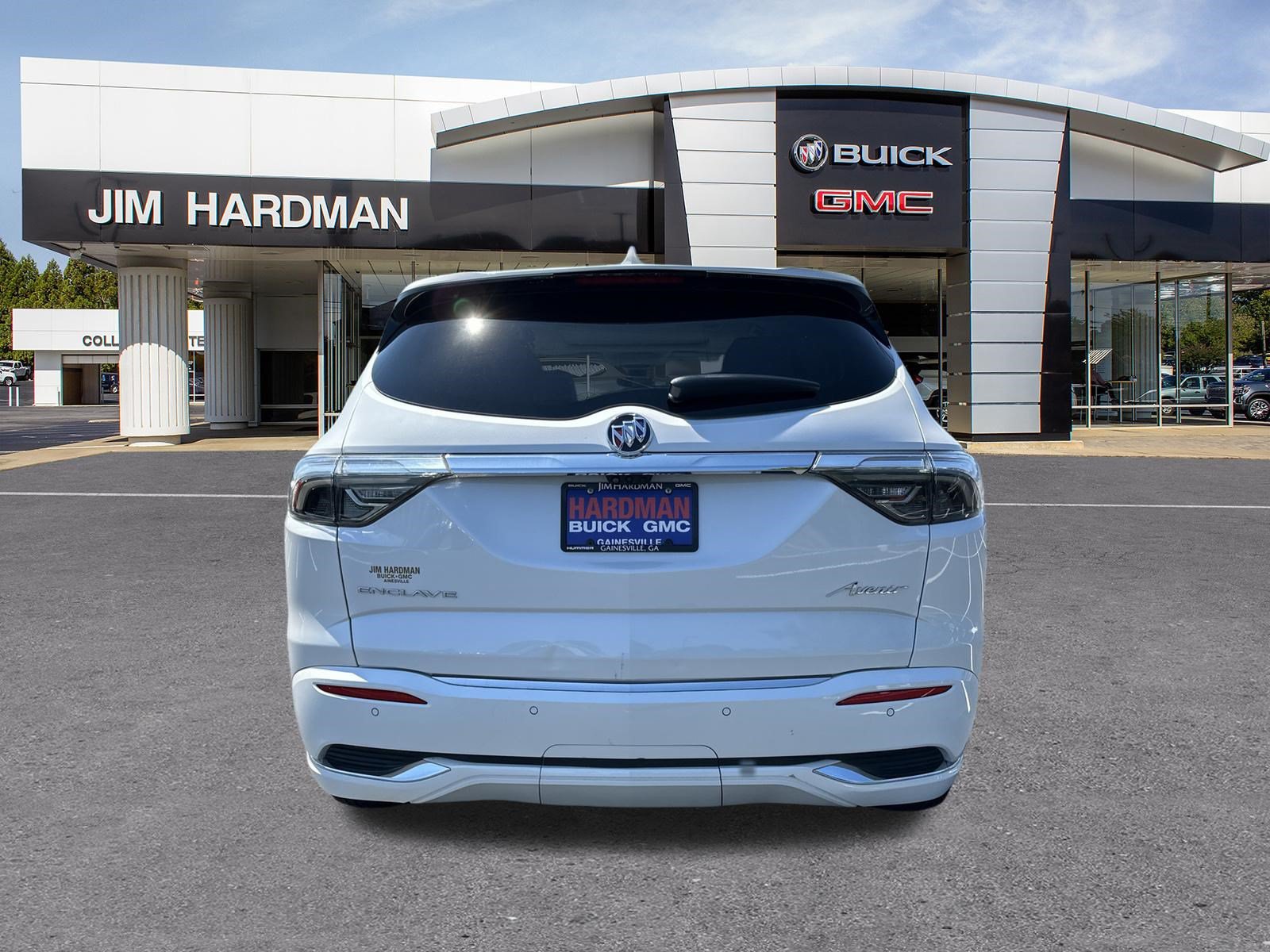 Used 2023 Buick Enclave Avenir w/ Avenir Technology Package FWD image 6