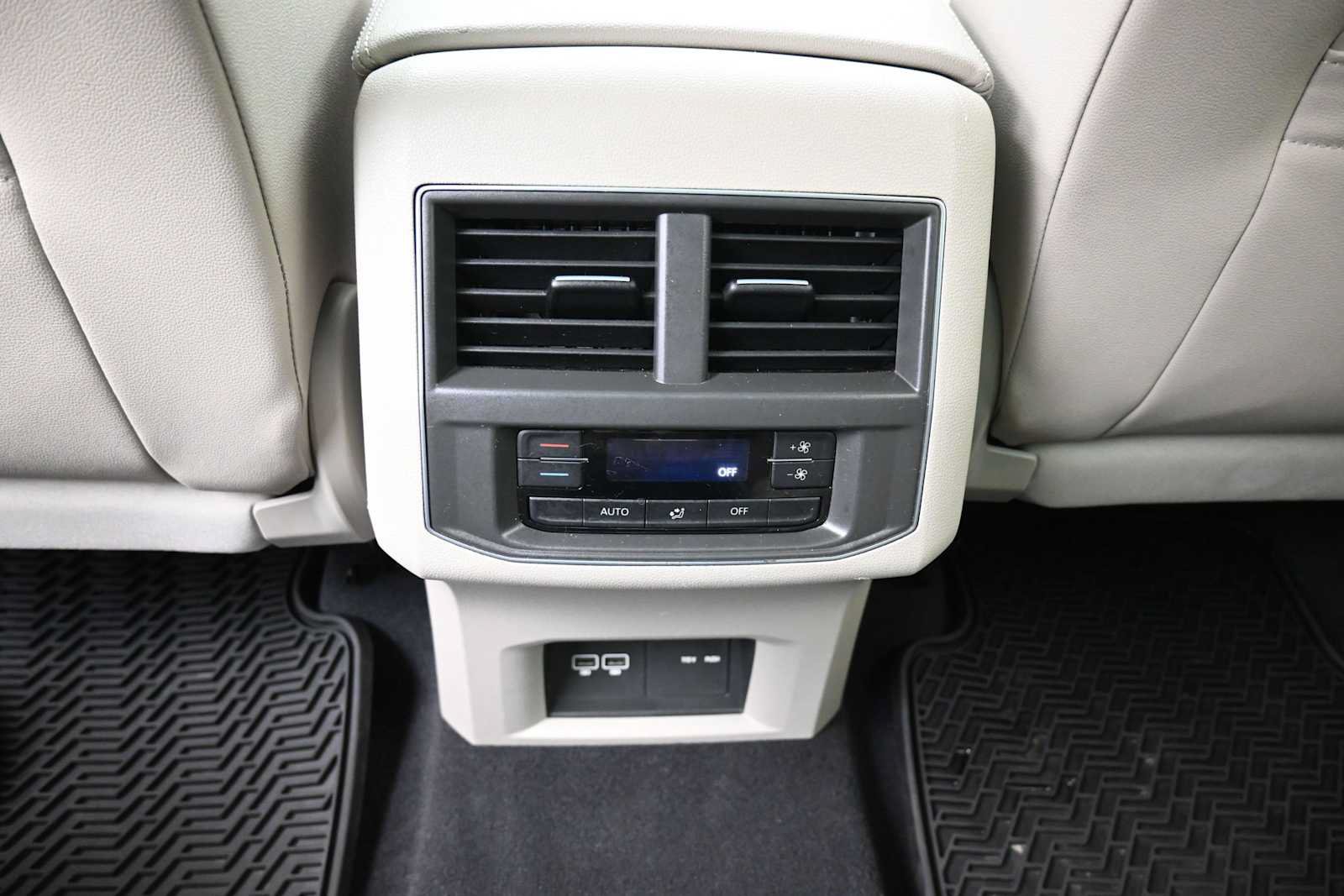 Used 2019 Volkswagen Atlas SEL R-Line AWD/4WD image 13