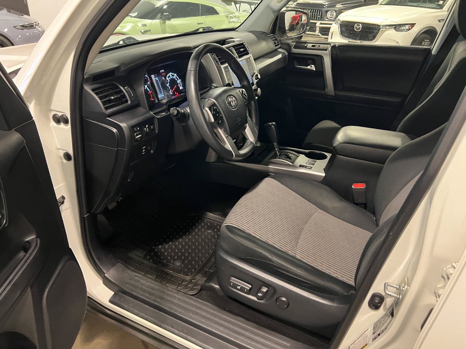 Used 2022 Toyota 4Runner SR5 AWD/4WD image 10