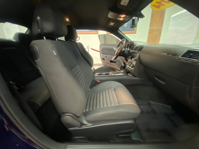 Used 2014 Dodge Challenger SXT image 13