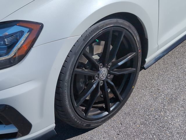 Used 2019 Volkswagen Golf R 4-Door image 33