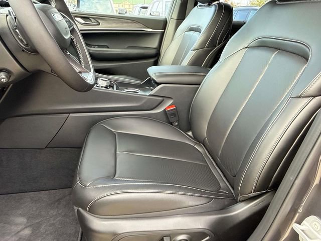 New 2025 Jeep Grand Cherokee L Limited w/ Luxury Tech Group II image 11