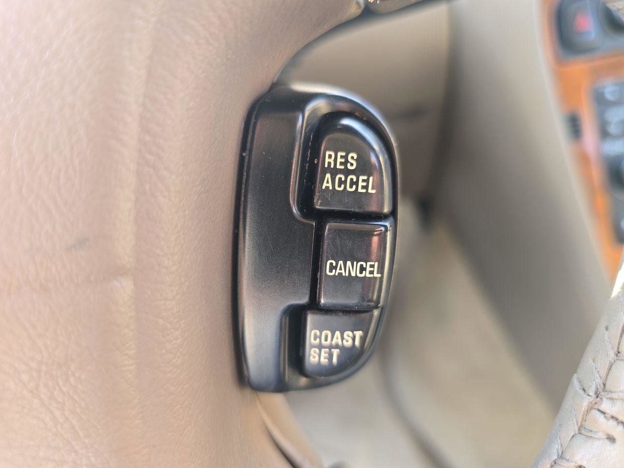 Used 1997 INFINITI J30 RWD image 22