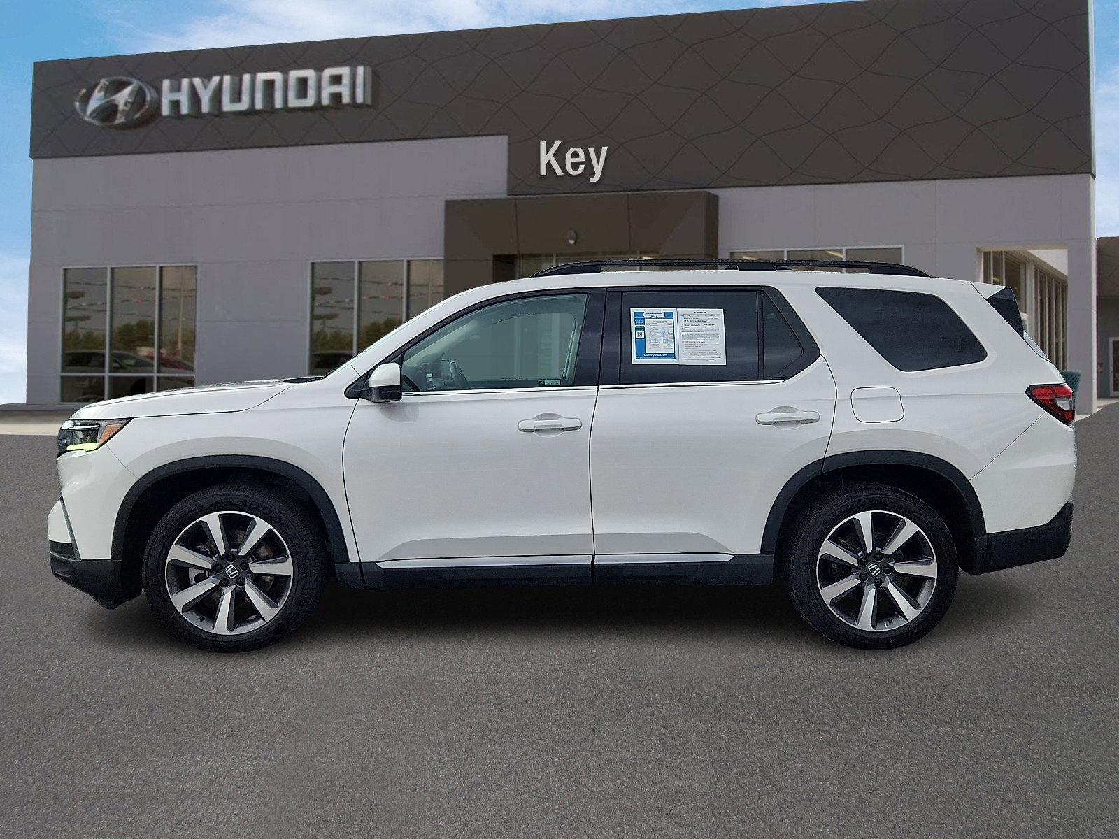 Used 2023 Honda Pilot Elite image 6