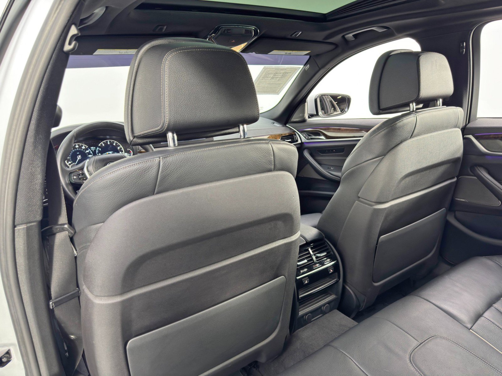 Used 2017 BMW 540i xDrive image 38