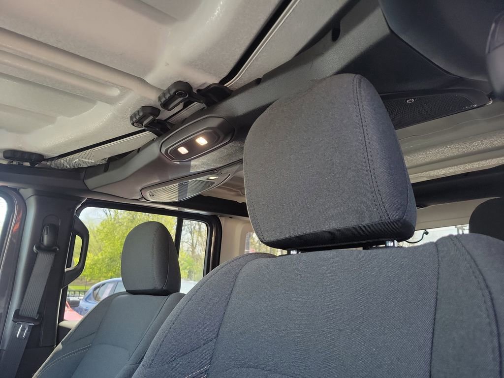 Certified 2025 Jeep Wrangler Unlimited Sahara AWD/4WD image 17