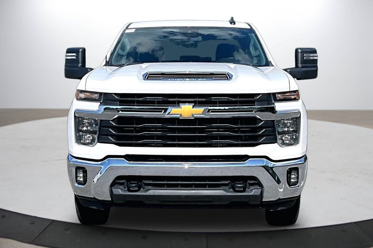 Used 2025 Chevrolet Silverado 2500 LT w/ Convenience Package AWD/4WD image 3
