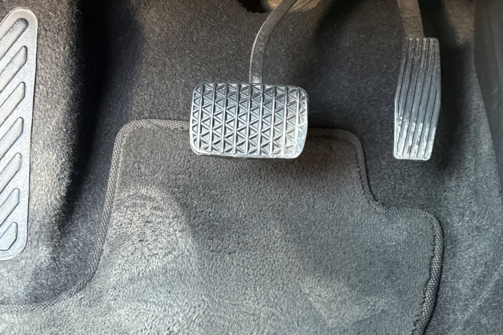 Used 2018 Buick Encore Essence FWD image 42
