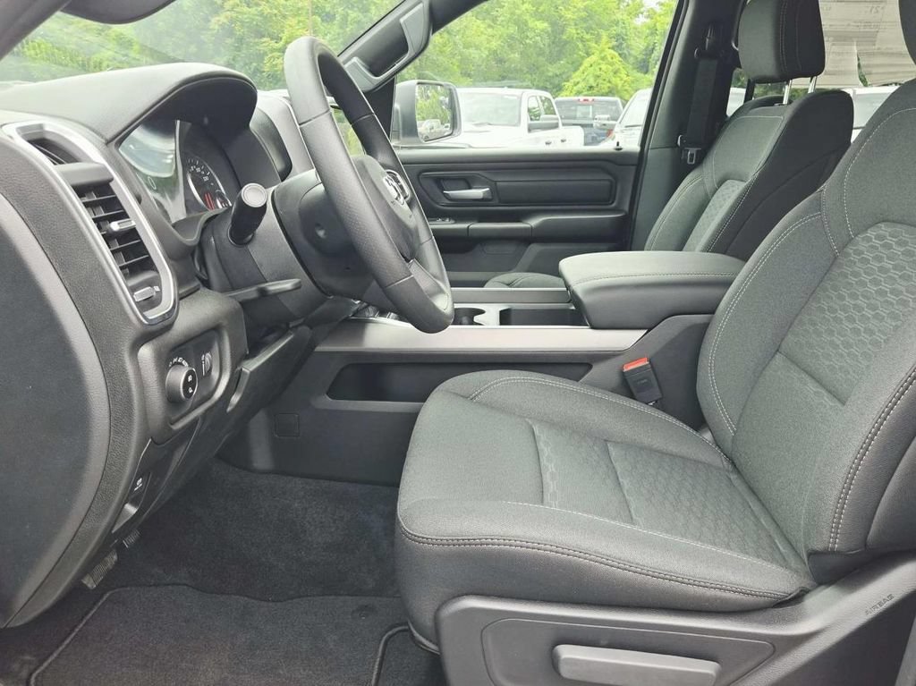 New 2026 RAM 1500 Express AWD/4WD image 17