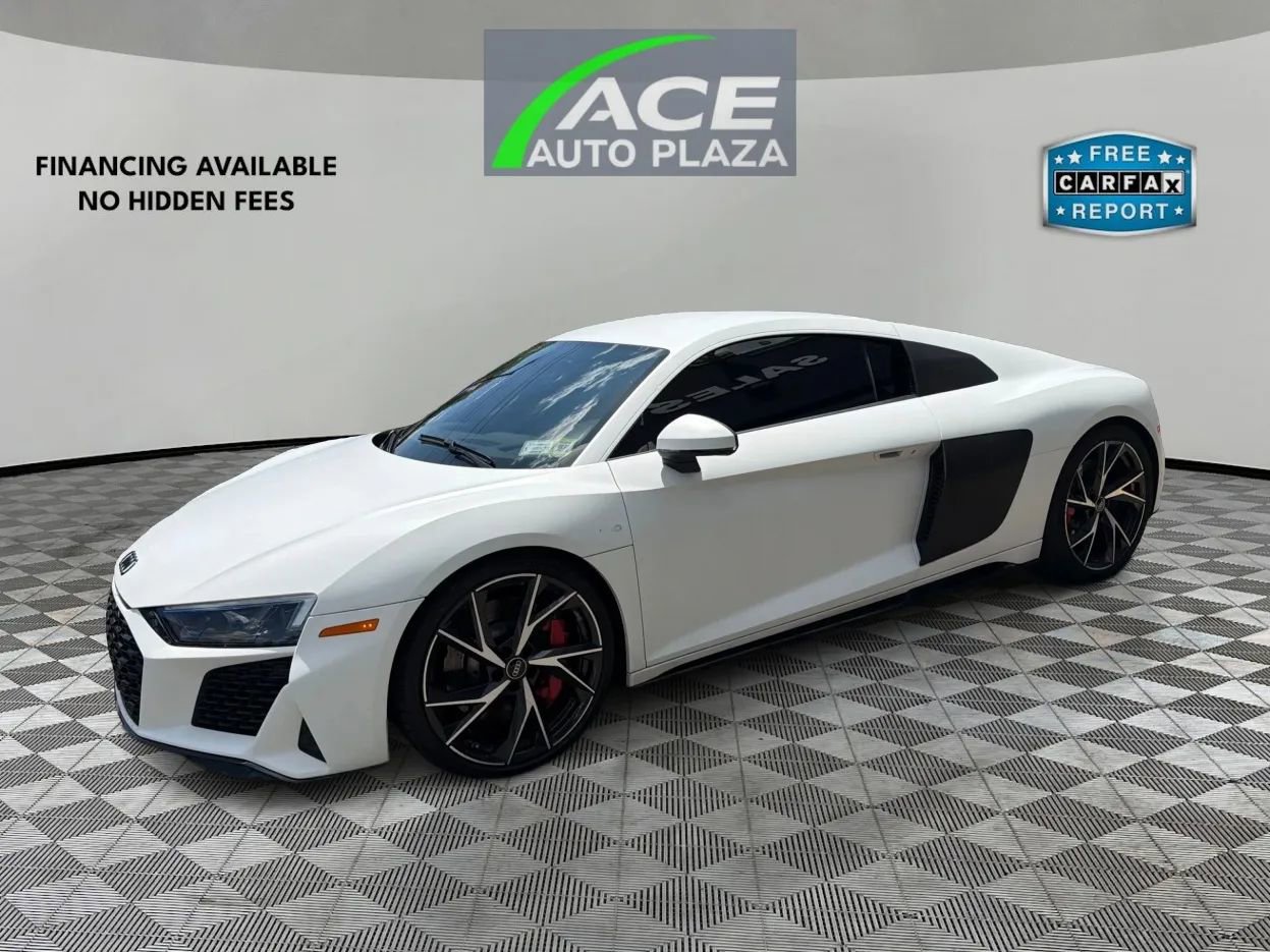Used 2021 Audi R8 V10 w/ Premium Package RWD image 2