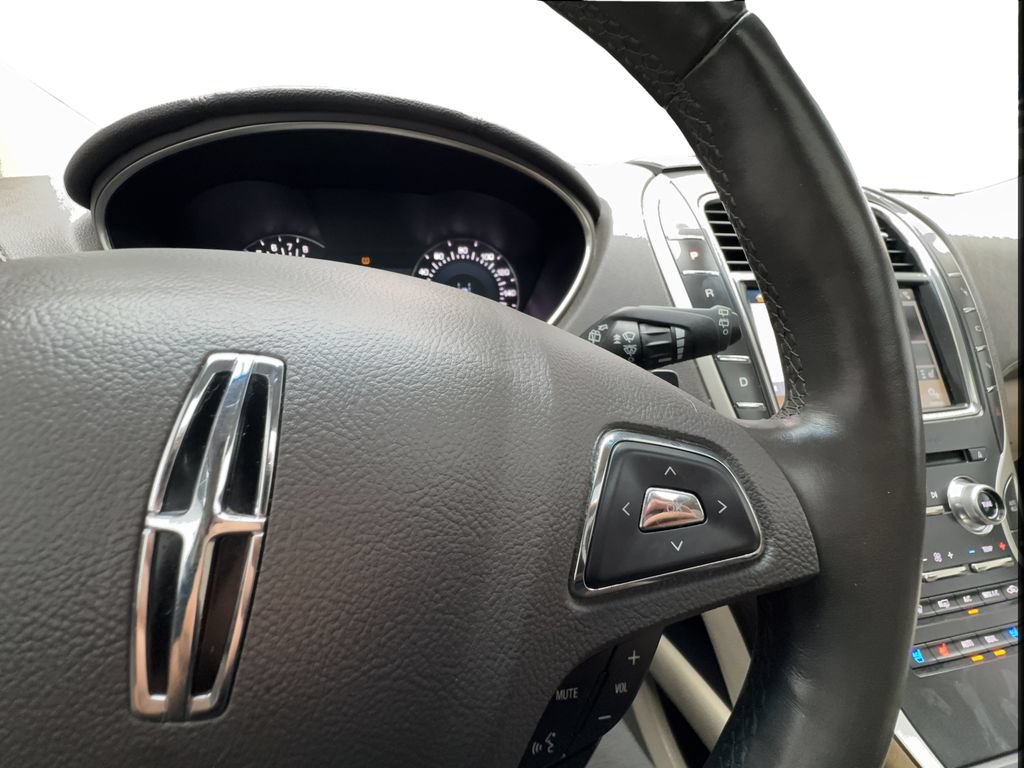Used 2017 Lincoln MKX Reserve w/ Driver Assistance Package AWD/4WD image 41