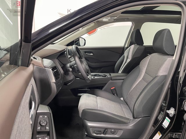 Used 2021 Nissan Rogue SV AWD/4WD image 11