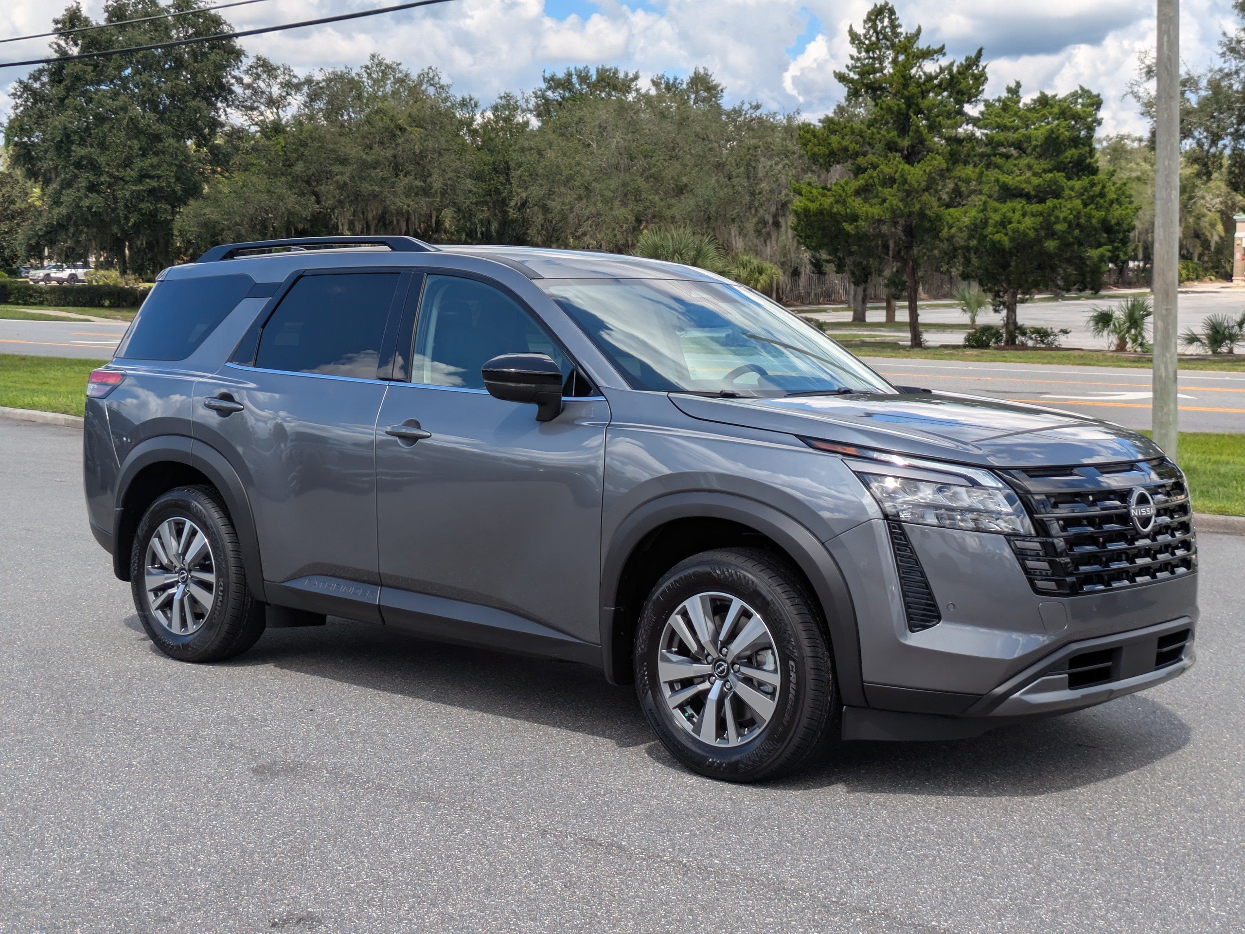 New 2026 Nissan Pathfinder SL FWD image 2