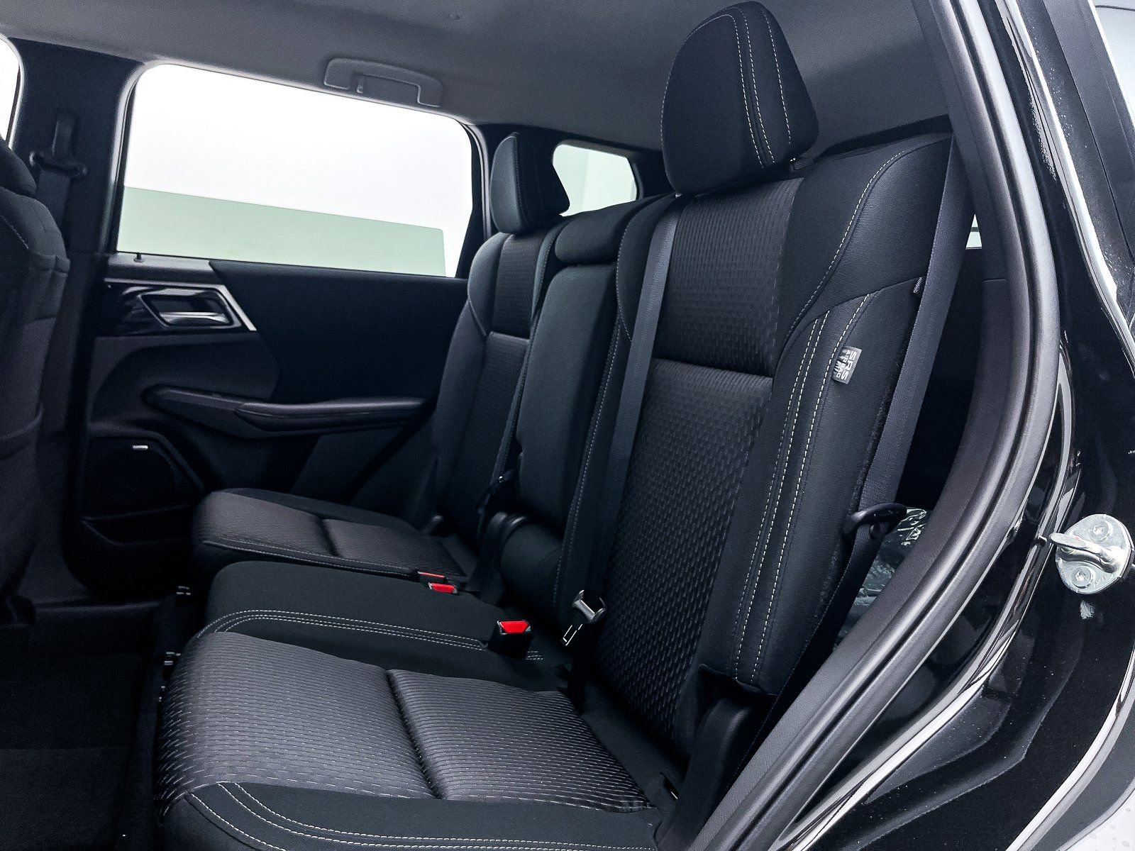 New 2025 Mitsubishi Outlander ES image 25